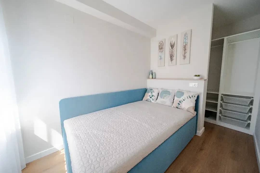 FREIER MIETZINS! Moderne 2-Zimmer-Wohnung mit Südbalkon! Neuwertig, lichtdurchflutet, möbliert und sofort zum Einzug bereit!