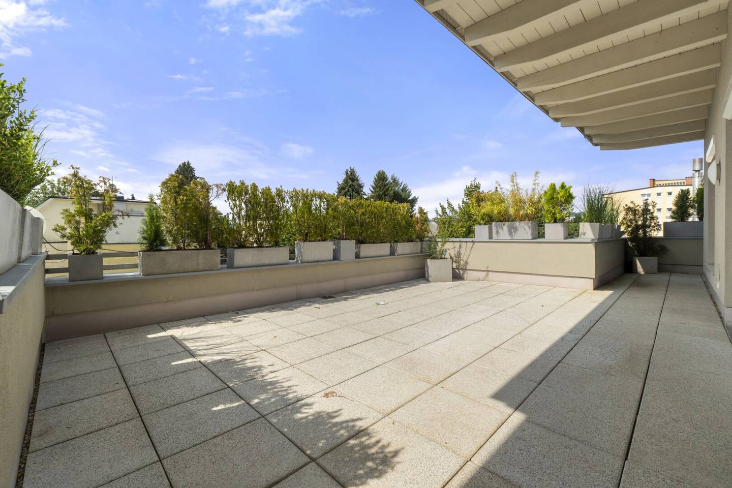 I am not a home for everyone. Maybe exactly for you - 130 m² Penthouse | Outdoor sauna | 2 carport parking spaces included