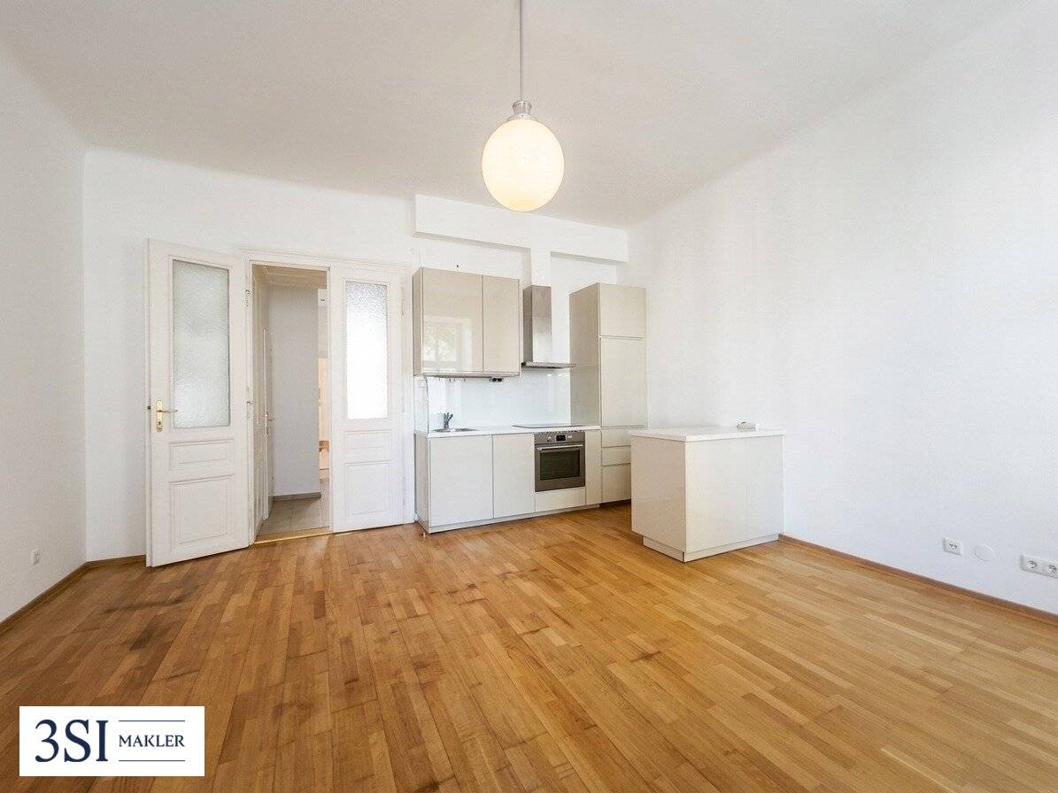 Stylish old building apartment | high-quality renovated | Unobstructed green view | Rochusmarkt