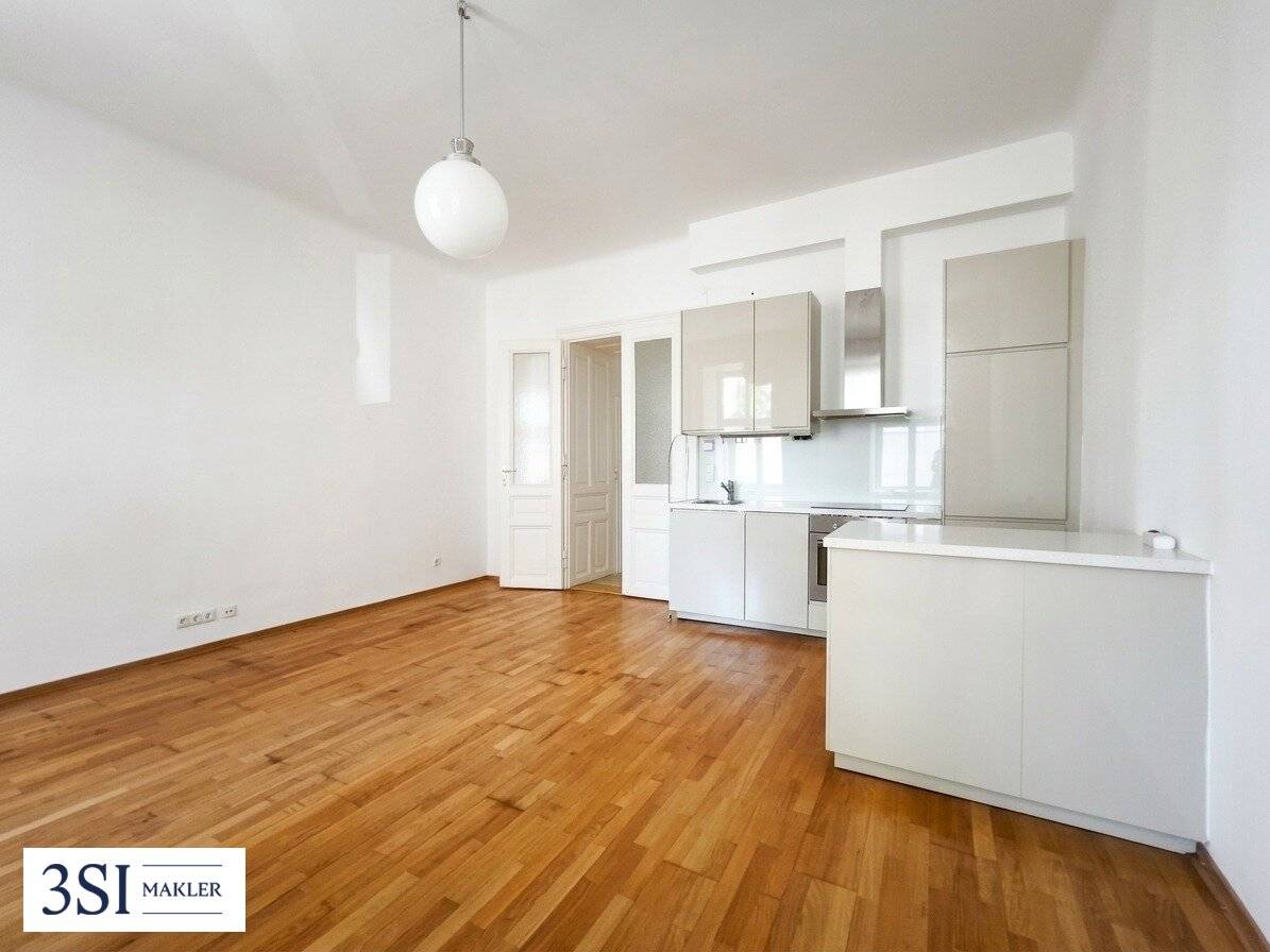 Stylish old building apartment | high-quality renovated | Unobstructed green view | Rochusmarkt