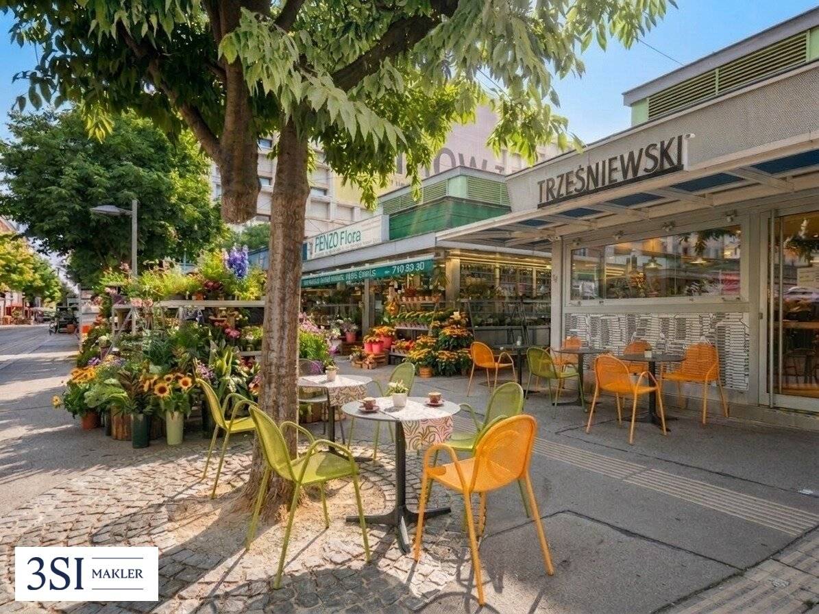 Stylish old building apartment | high-quality renovated | Unobstructed green view | Rochusmarkt