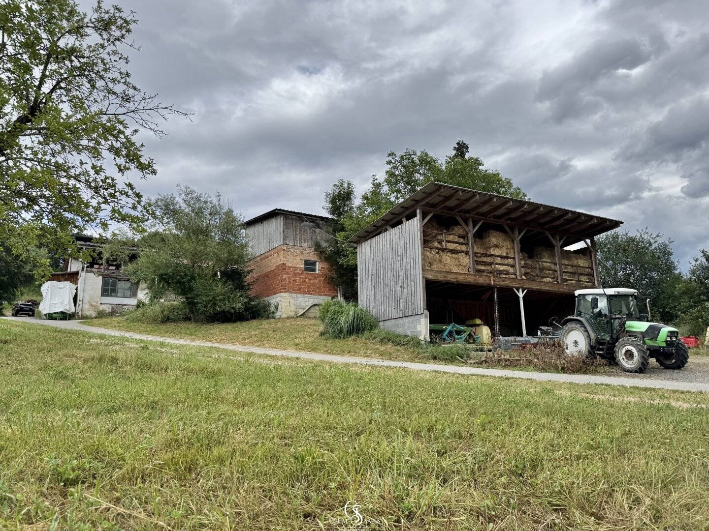 Großzügiges Anwesen mit Wohnhaus, Wirtschaftsgebäuden und vielseitigem Nutzungspotenzial in idyllischer Ruhelage auf rd. 4.451 m² Grundstück in Dorfgebietswidmung