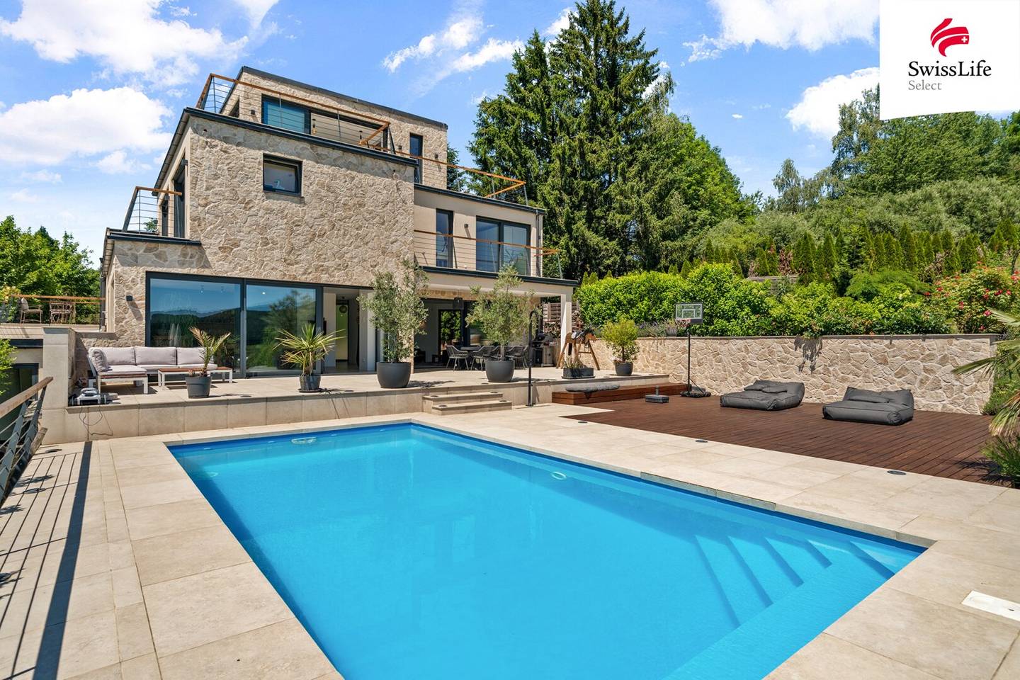 Where Vienna ends, quality of life begins – Exclusive architect villa in absolute quiet location
