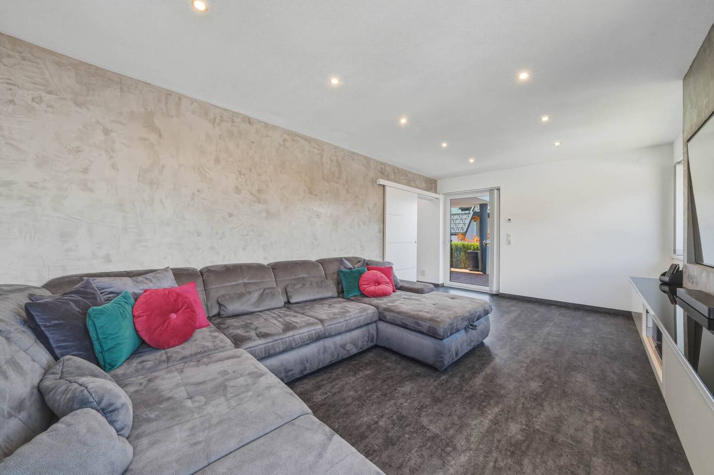 Familienwohnung mit Garten Pool und Panoramablick