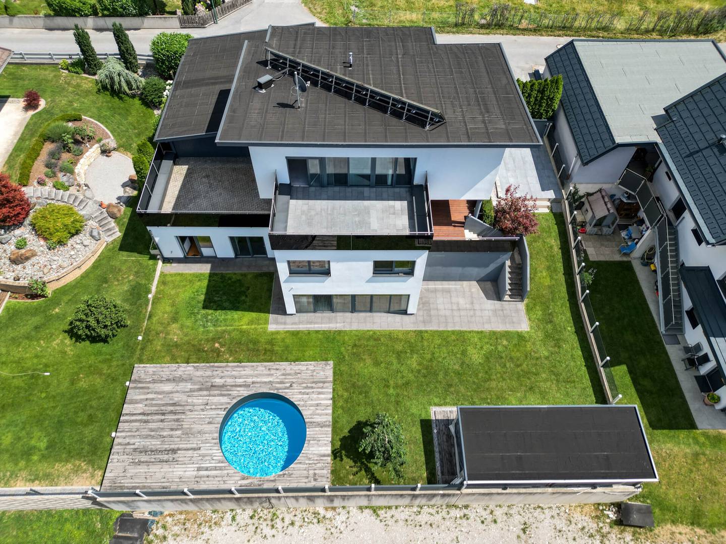 Familienwohnung mit Garten Pool und Panoramablick