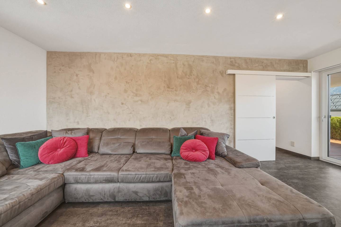Familienwohnung mit Garten Pool und Panoramablick