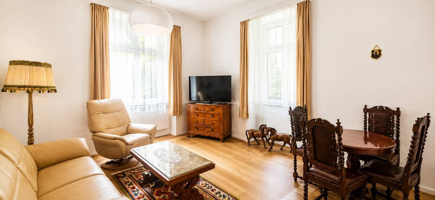 Exclusive historic gem in Währing – courtyard location with garden view
