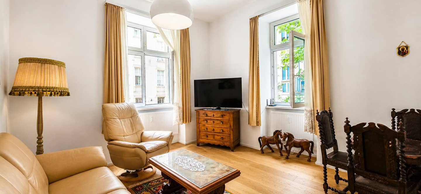 Exclusive historic gem in Währing – courtyard location with garden view