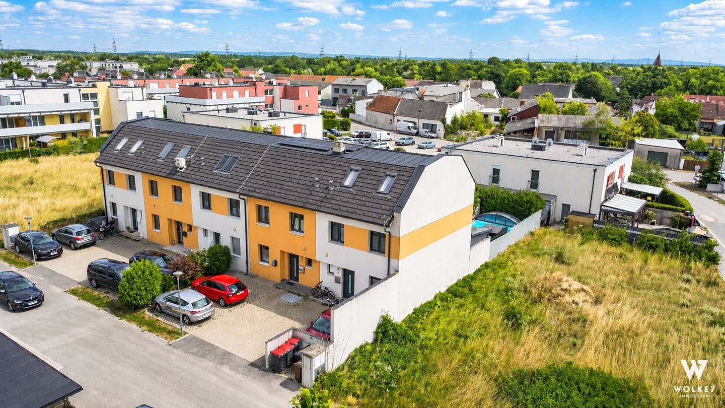 Living at the highest level – Stylish corner terraced house on 4 floors with pool, sauna and private garden I 2 car parking spaces