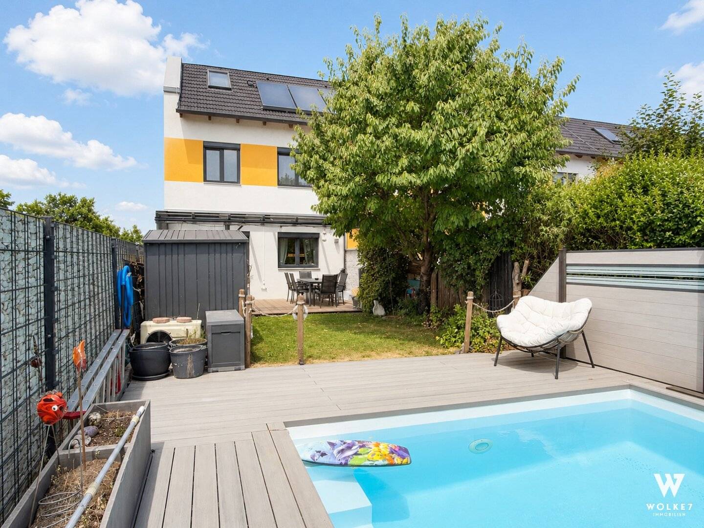 Living at the highest level – Stylish corner terraced house on 4 floors with pool, sauna and private garden I 2 car parking spaces