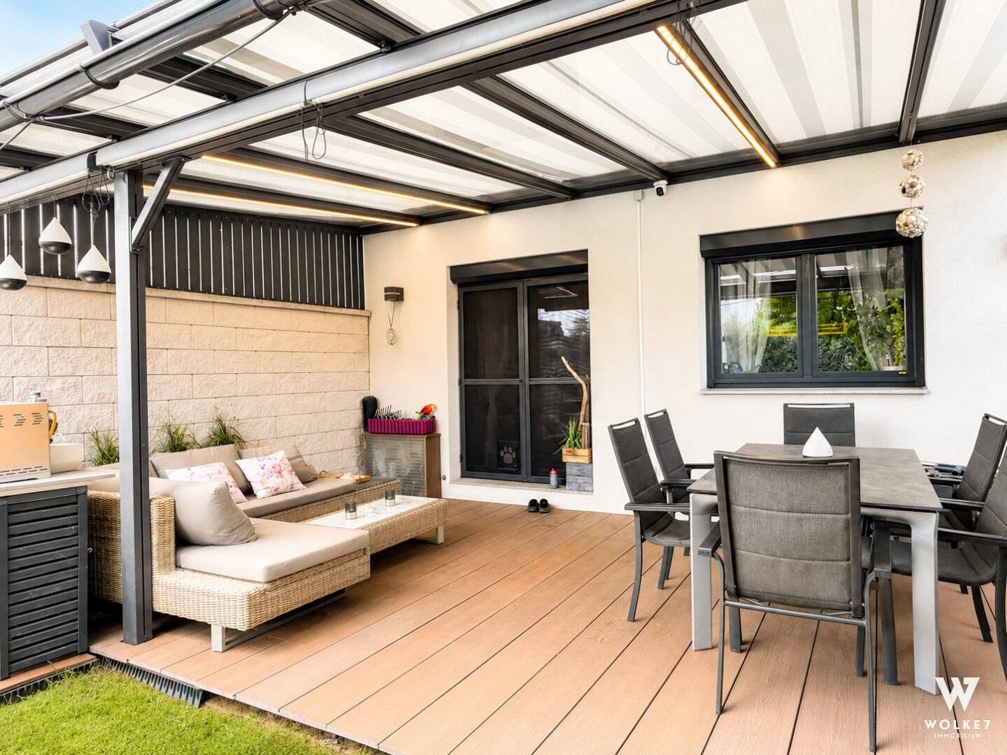 Stylish end-terrace house on 4 floors with pool, sauna and private garden I 2 car parking spaces
