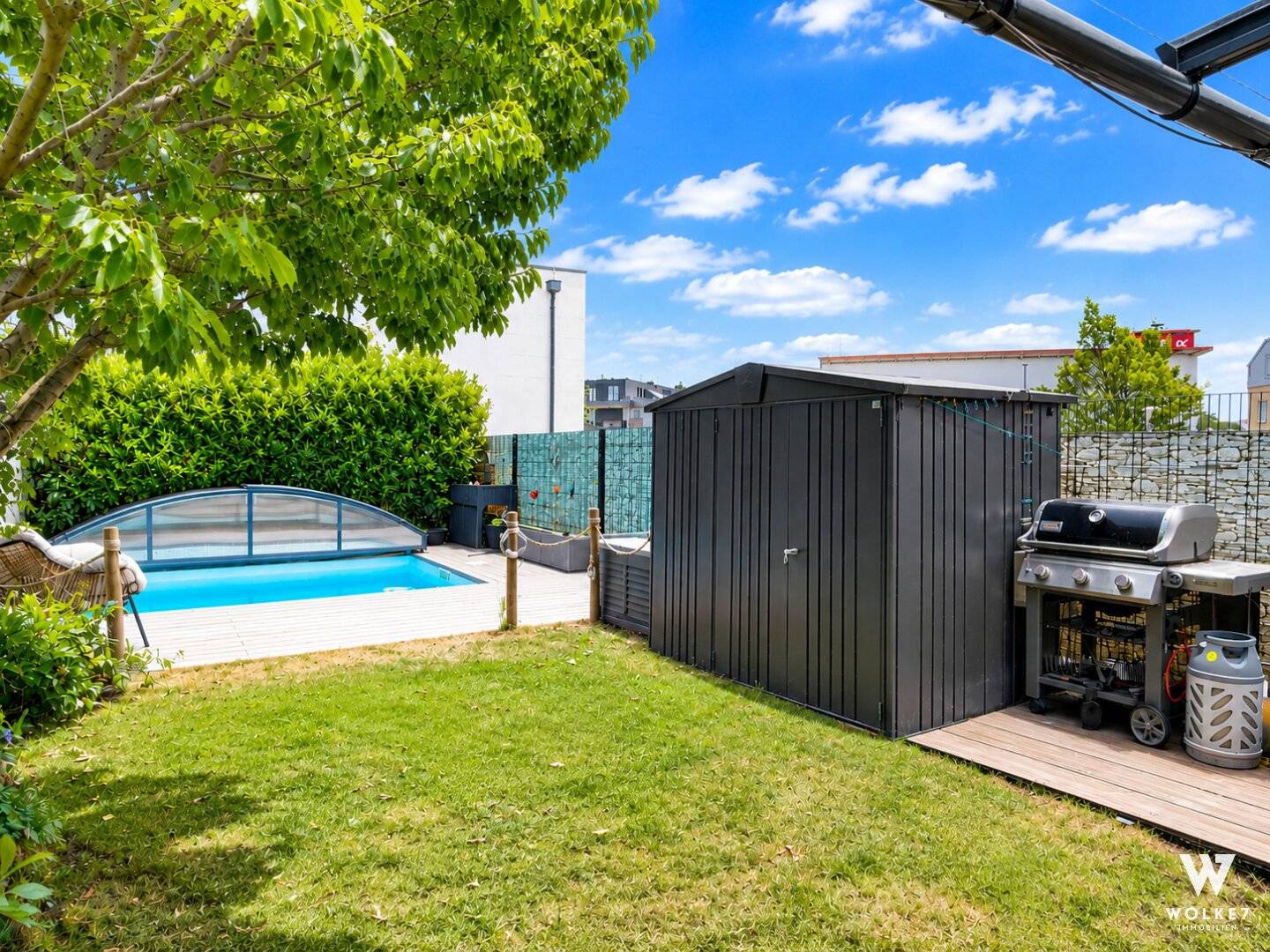 Stylish end-terrace house on 4 floors with pool, sauna and private garden I 2 car parking spaces