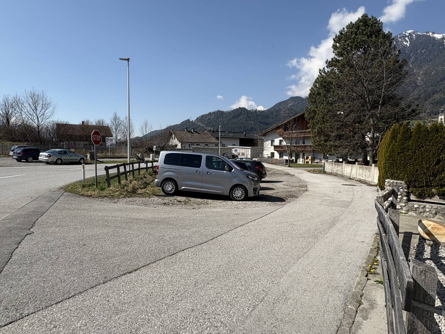 Anlegerwohnung with rented units and parking spaces