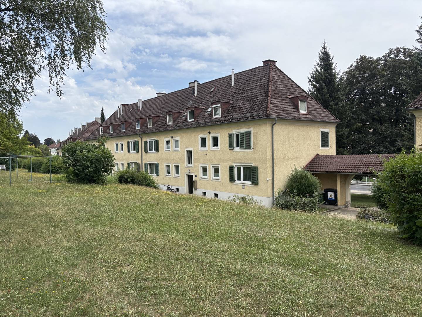 Praktisch geschnittene Dachgeschosswohnung mit viel Stauraum