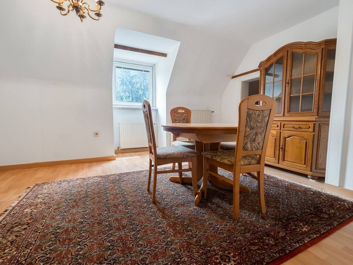 Praktisch geschnittene Dachgeschosswohnung mit viel Stauraum