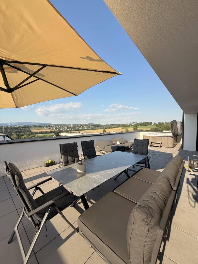 Wo Aussicht auf Luxus trifft - Traumhaftes Penthouse in Kirchberg-Thening