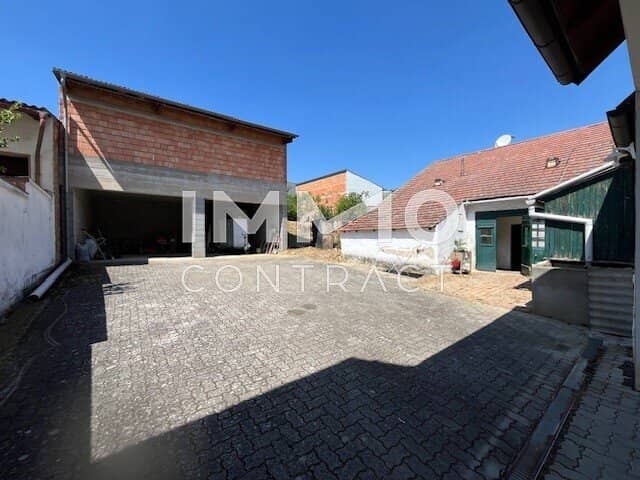 Charming house in Zistersdorf with large garden – your renovation project awaits!