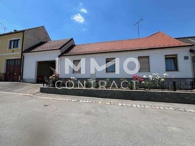 Charming house in Zistersdorf with large garden – your renovation project awaits!