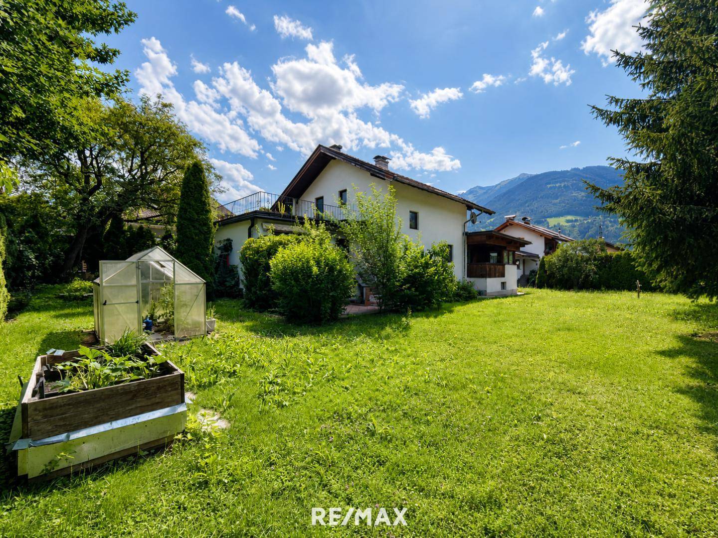 Grundstück mit Bestandshaus und Ausbaupotenzial Familienwohnung