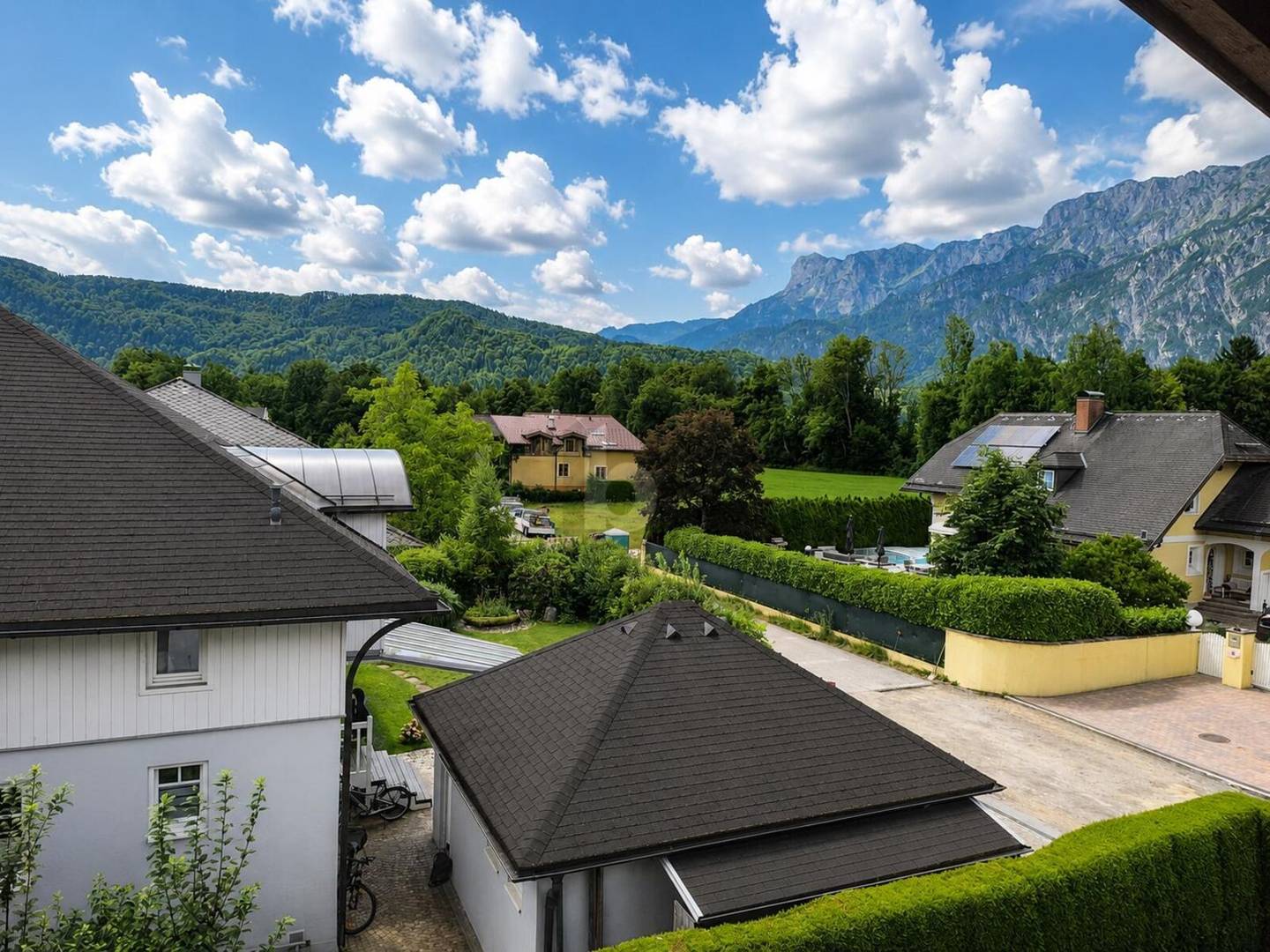 Familienwohnung mit Galerie Garten und Bergblick