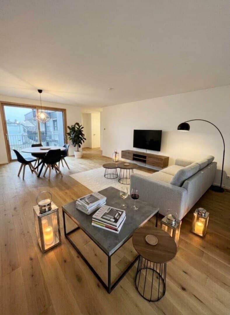 Exklusive Mietwohnung mit DECKENKÜHLUNG, 2 Balkonen und herrlichem Grünblick - Viel Platz für die ganze Familie.