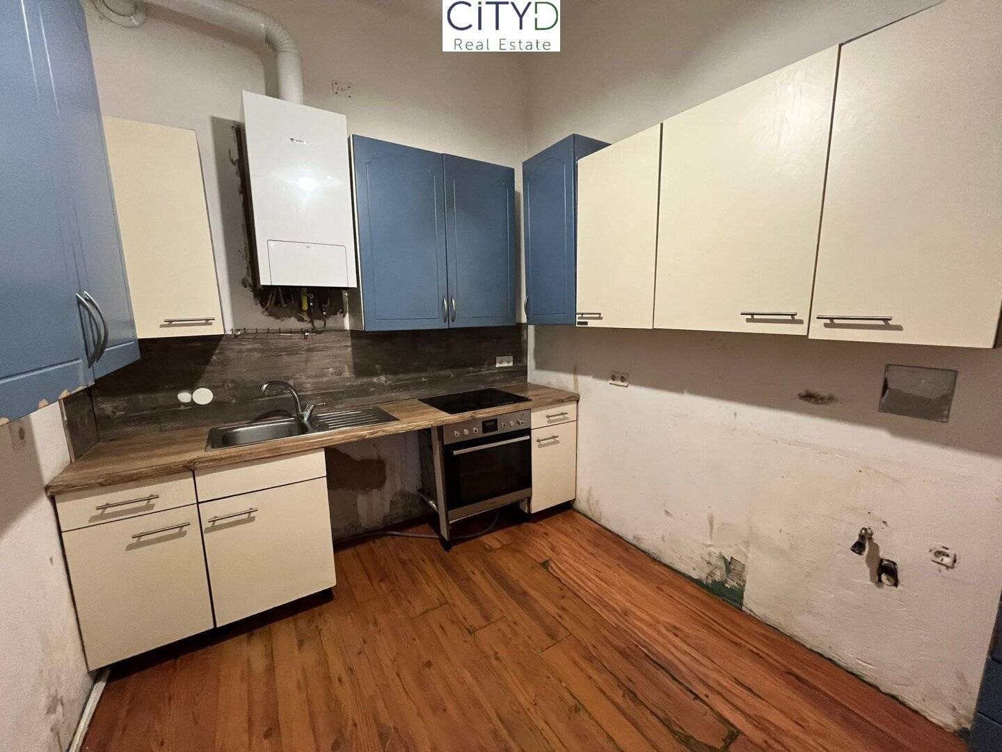 2-room old building apartment in very good location
