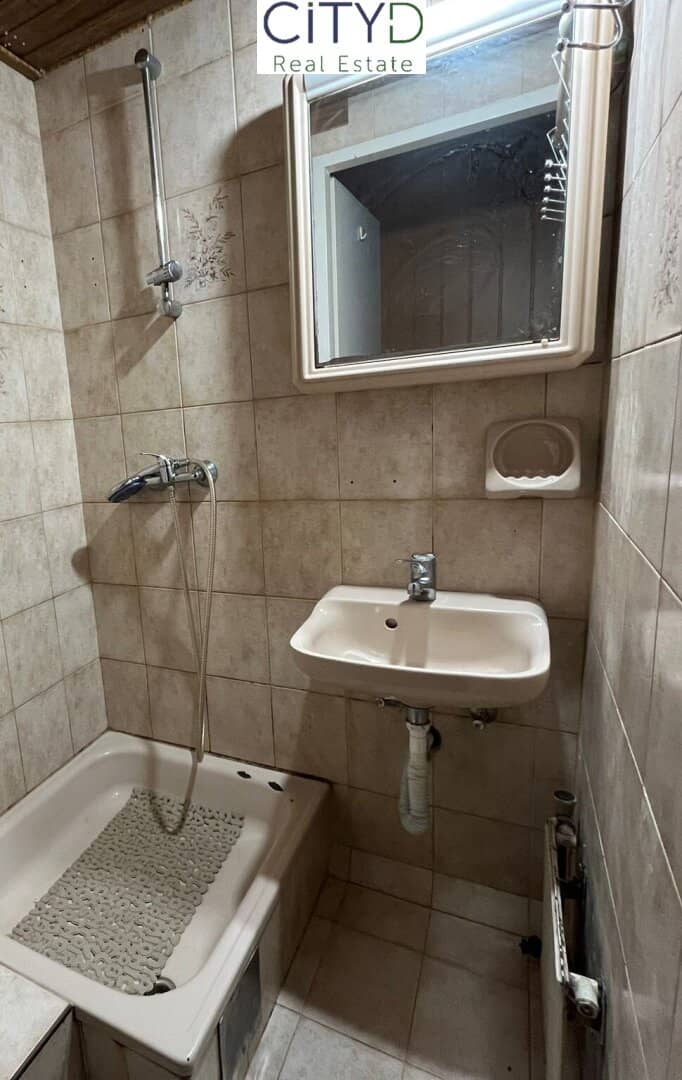 2-room old building apartment in very good location