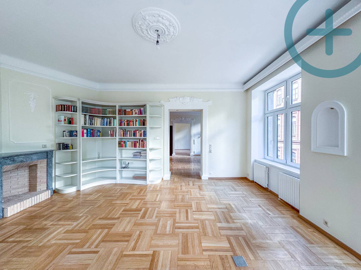 Light filled Altbauwohnung with oak parquet