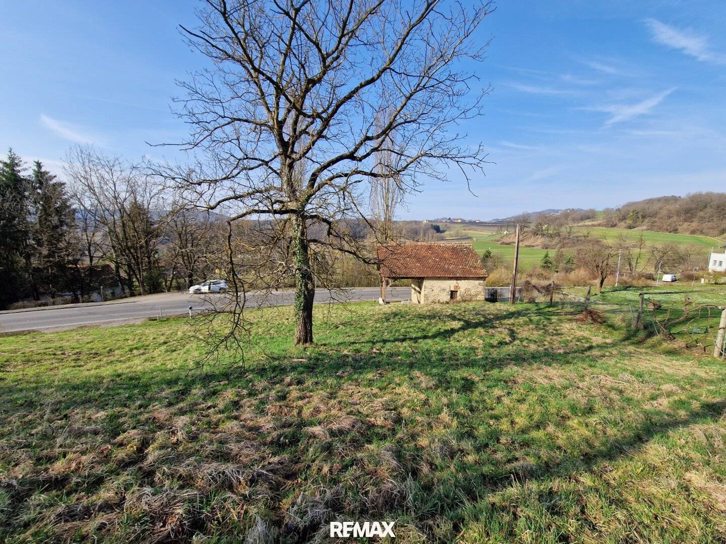 Baugrund mit Fernblick am Fuße von Schloss Kapfenstein – Leben in der steirischen Toskana