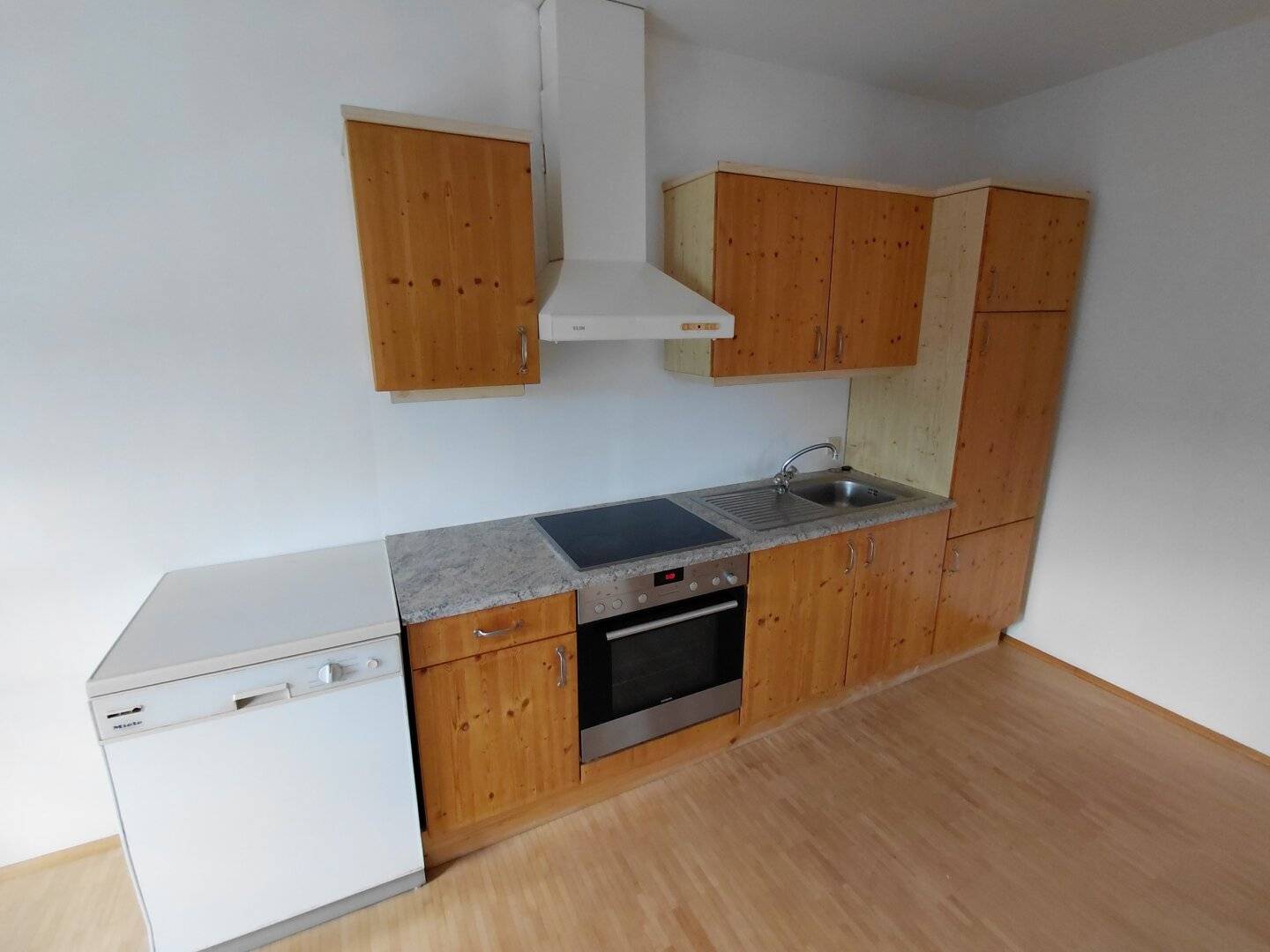 Großzügige 2-Zimmer-Wohnung mit möblierter Küche im Zentrum von Lohnsburg