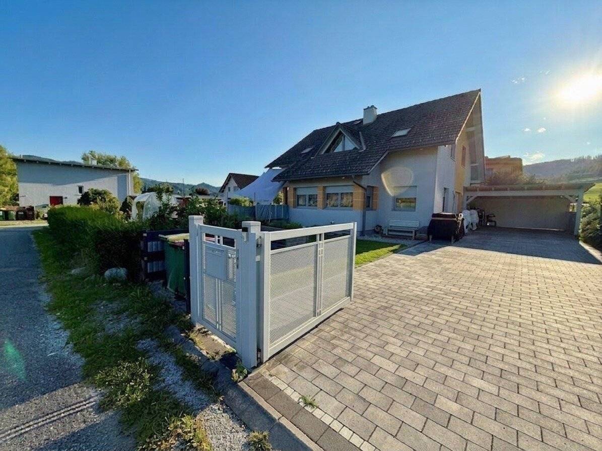 Familienwohntraum! Exklusives 5-Zimmer-Einfamilienhaus in bester Lage in Kapfenberg mit großzügigem Garten, Terrasse mit Pergola, Balkon &amp; Doppelcarport!