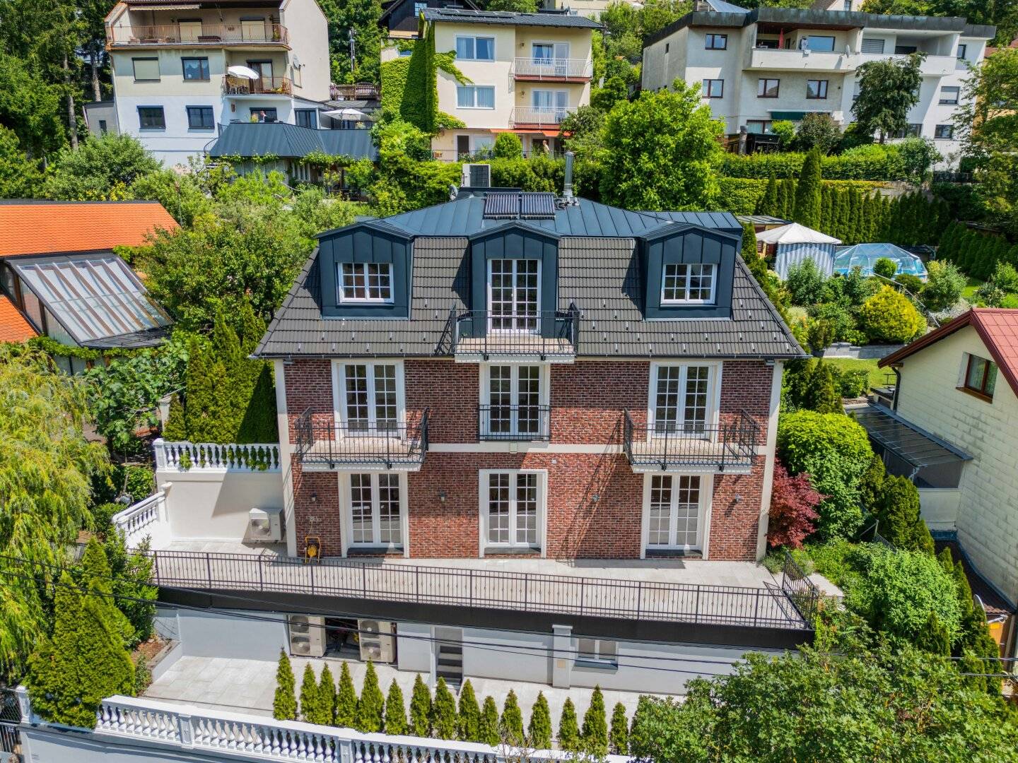Wo Wohnen zum Lebensgefühl wird: Exklusive Neubauvilla mit eigenem Wellness-Sanctuary und Blick über den Wienerwald