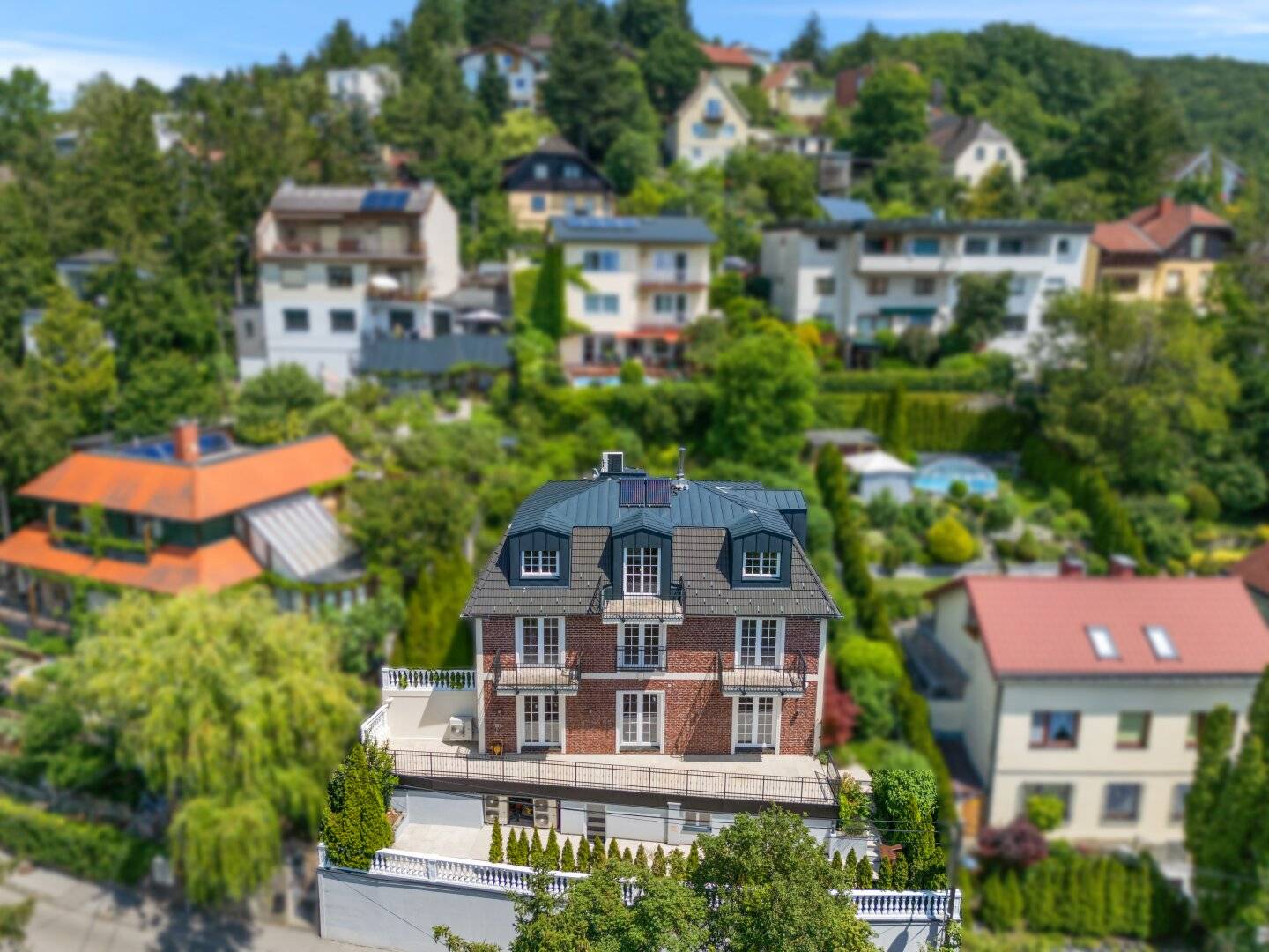 Wo Wohnen zum Lebensgefühl wird: Exklusive Neubauvilla mit eigenem Wellness-Sanctuary und Blick über den Wienerwald