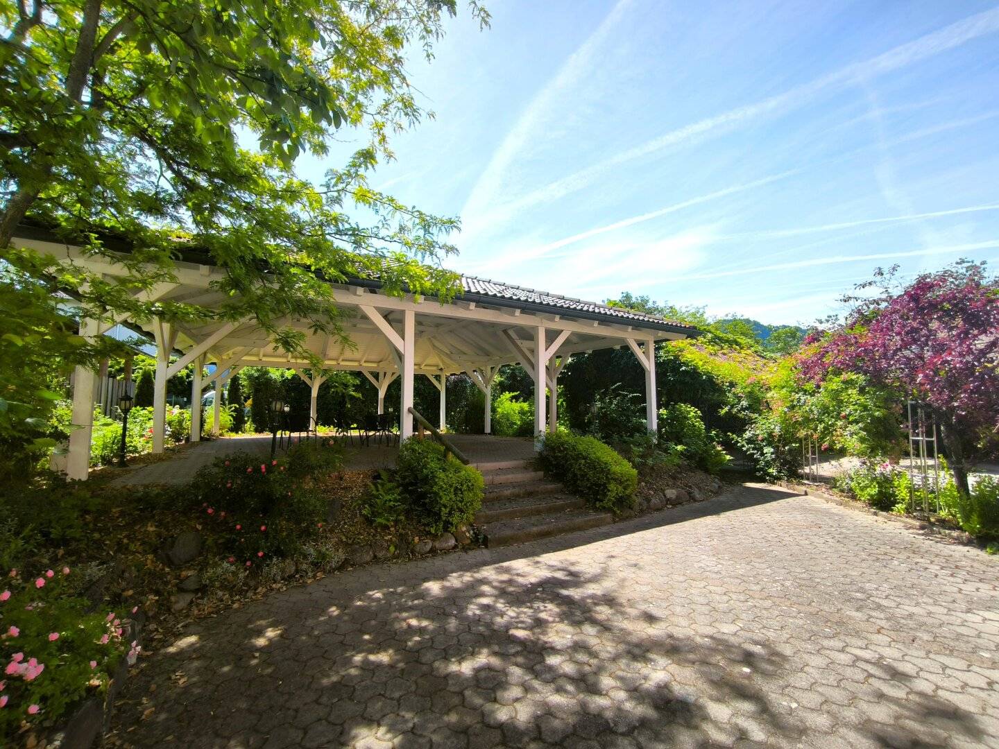 For lease: Restaurant "Schlosswirt" with beautiful large guest garden and event rooms in Ebenthal