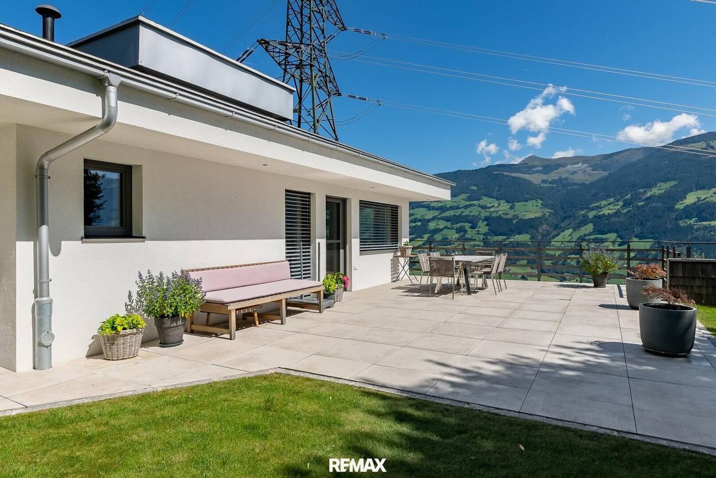 Design trifft Alpenflair – wunderschönes Einfamilienwohnhaus mit Einliegerwohnung im Zillertal!