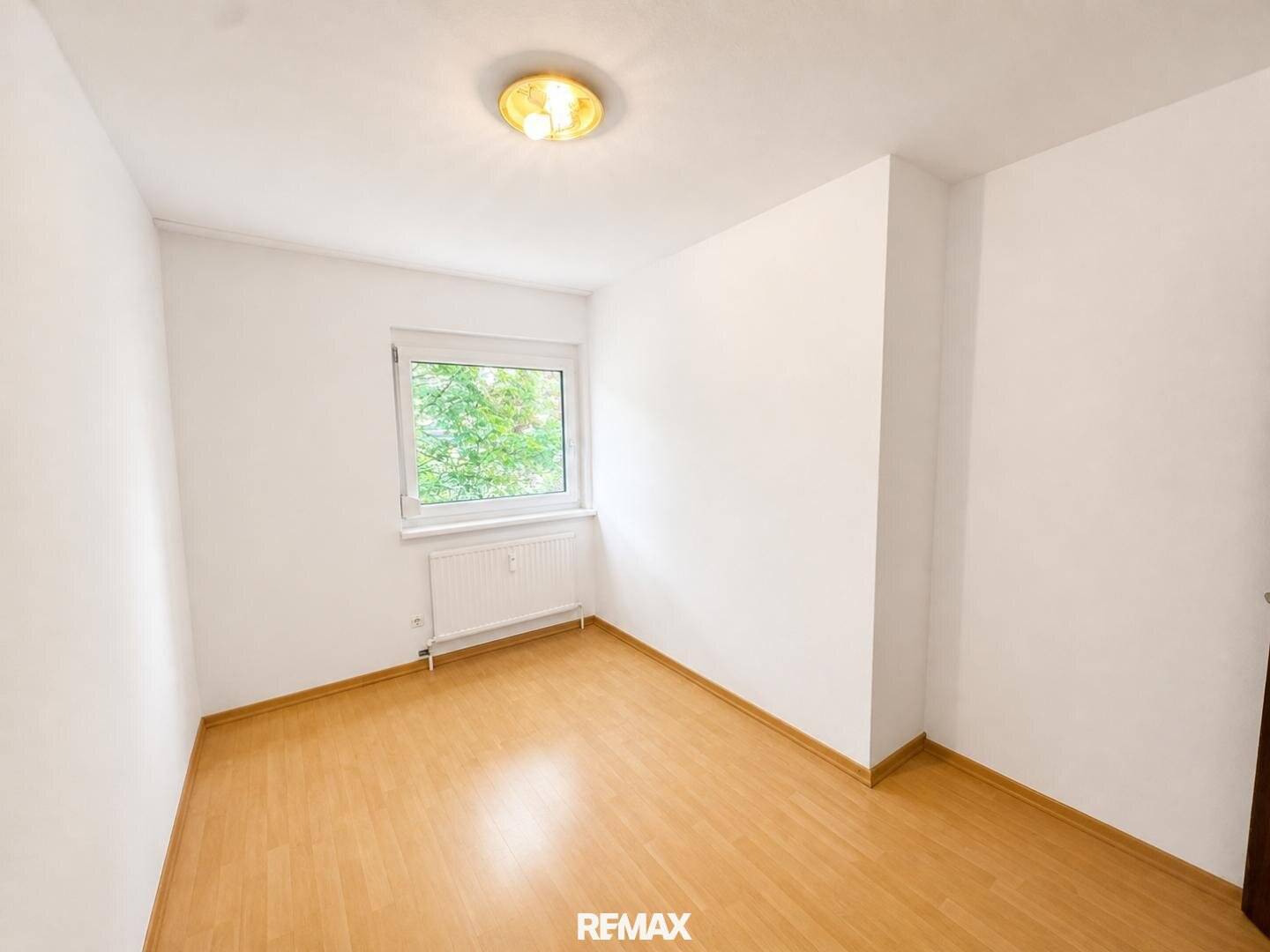 Ruhig gelegene 3-Zimmer-Wohnung mit Grünblick und Stellplatz – perfekt für Anleger &amp; Eigennutzer