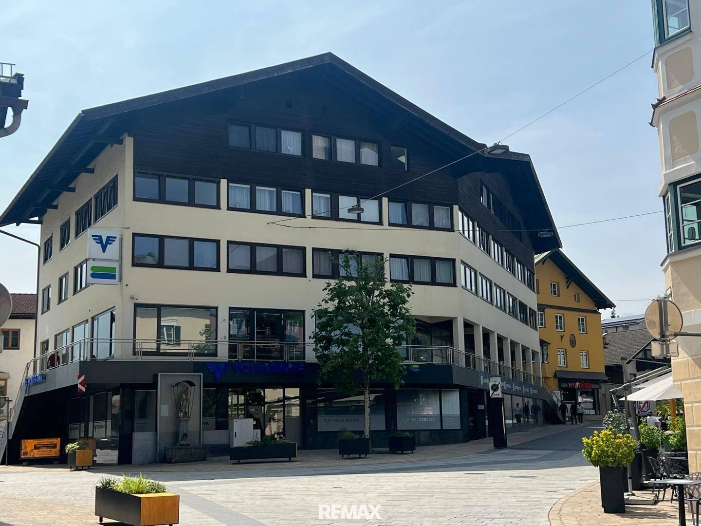 Rental of like new commercial space in prime central location - versatile use possible