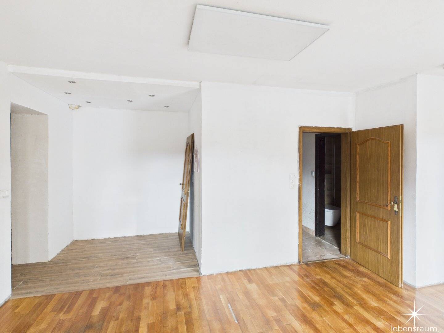3-Zimmer Wohnung mit Gestaltungspotenzial in attraktiver Lage. Seeboden. Indoor Pool. Touristische Vermietung. Stellplätze.