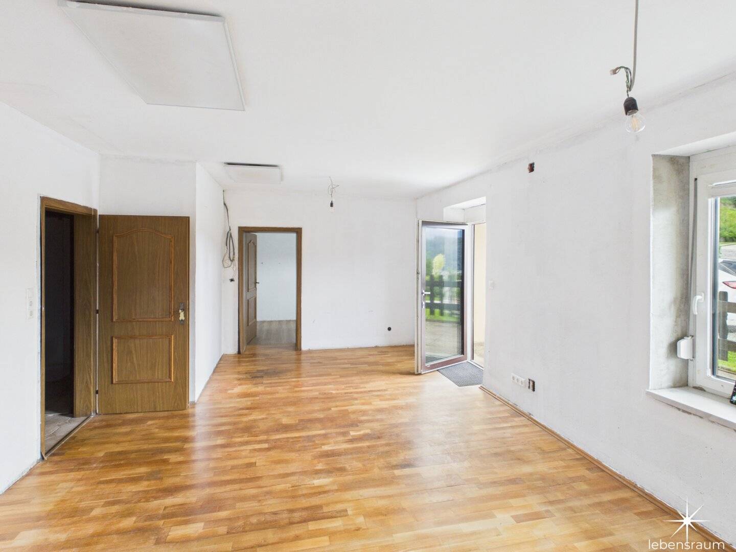 3-Zimmer Wohnung mit Gestaltungspotenzial in attraktiver Lage. Seeboden. Indoor Pool. Touristische Vermietung. Stellplätze.
