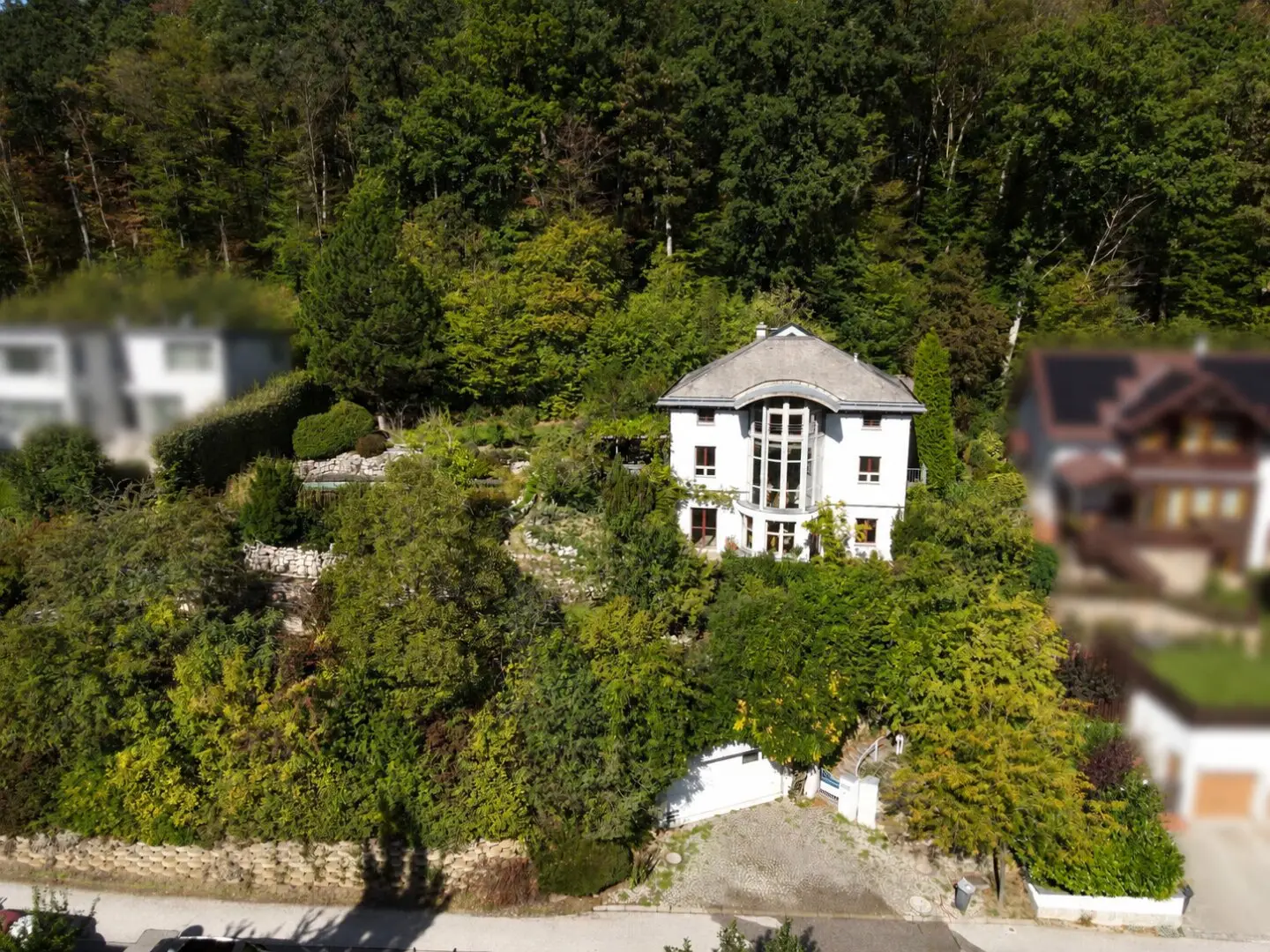 South-facing residential dream in the green with swimming pond and forest access
