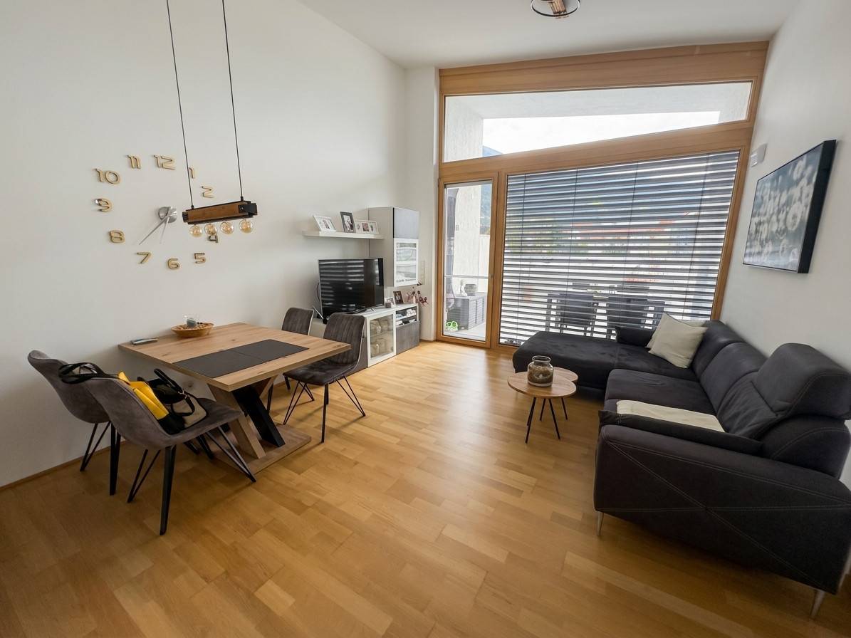 Bright apartment with large terrace and underground parking
