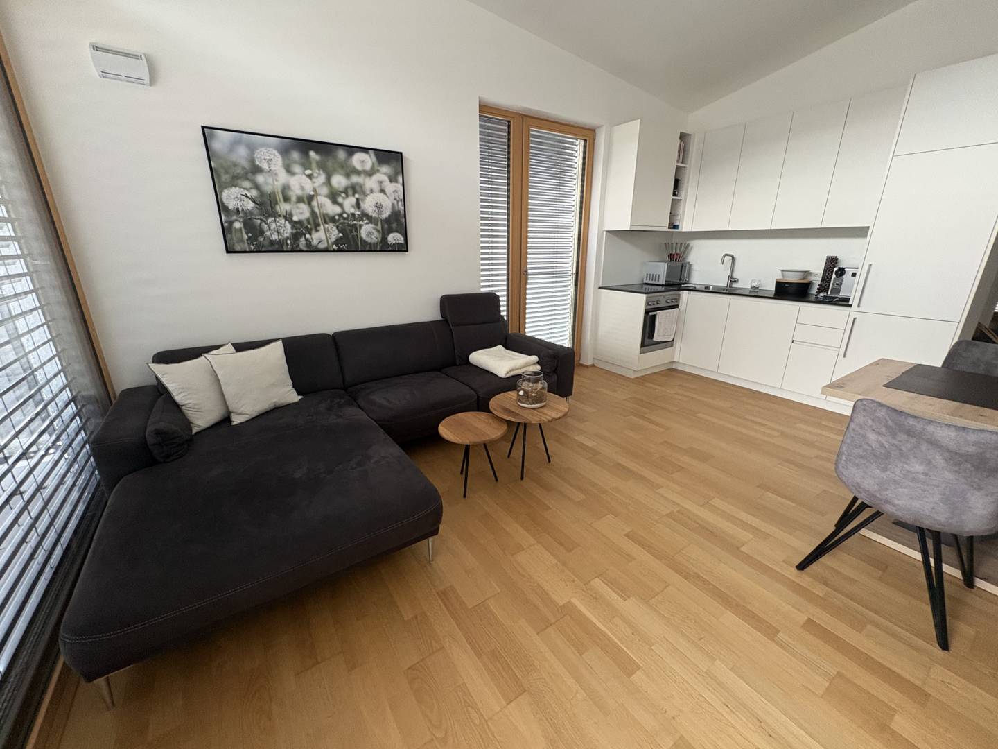 Bright apartment with large terrace and underground parking