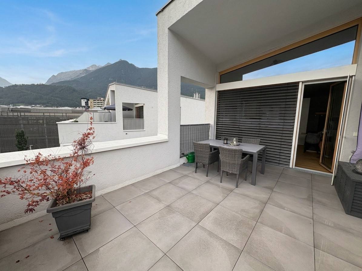 Bright apartment with large terrace and underground parking