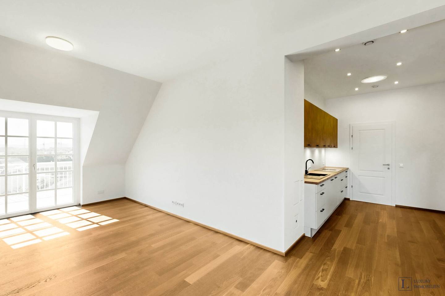 Exklusive Wohnung mit zwei Balkonen und privatem Seezugang
