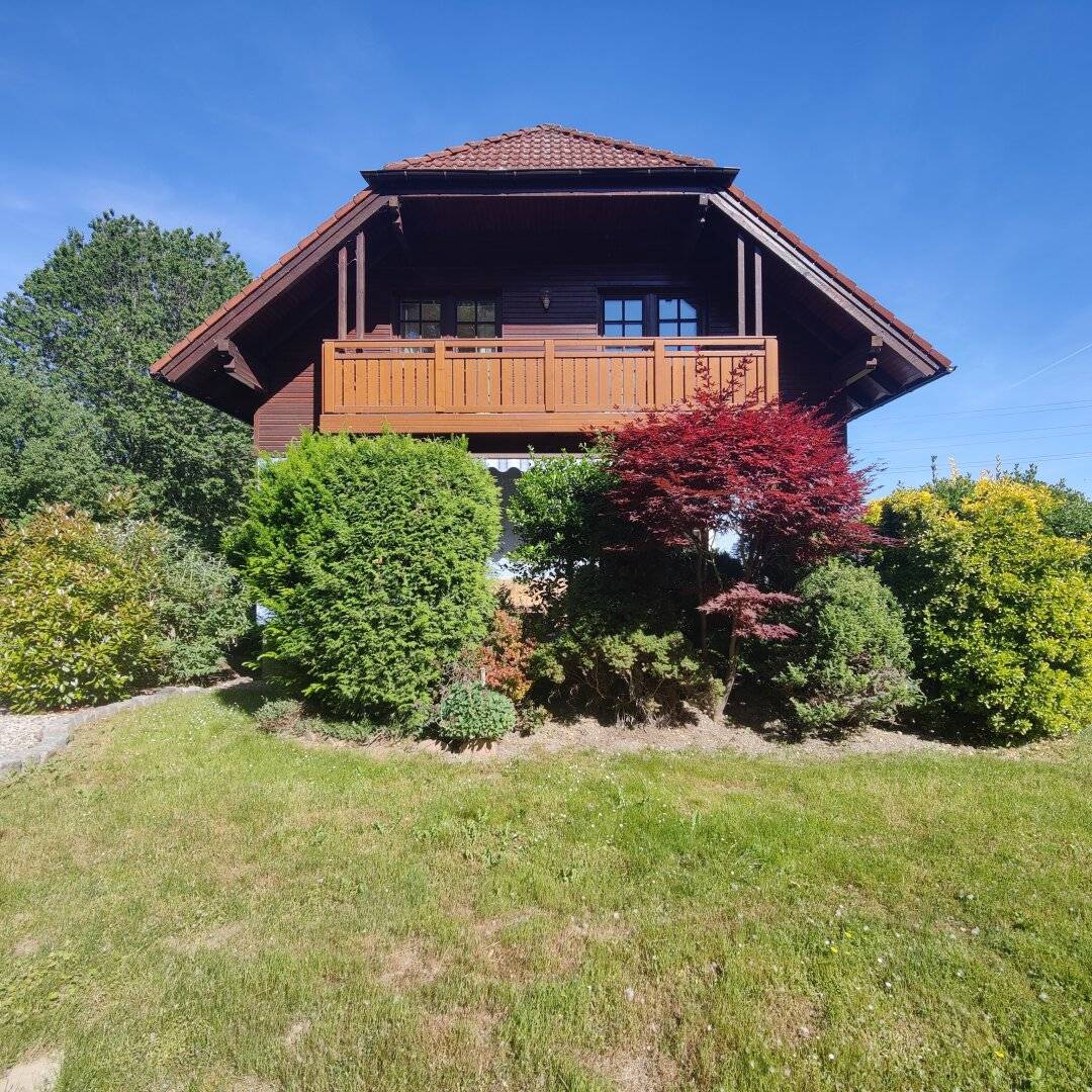 Liebevoll gepflegtes Einfamilienhaus mit Garten und Garage