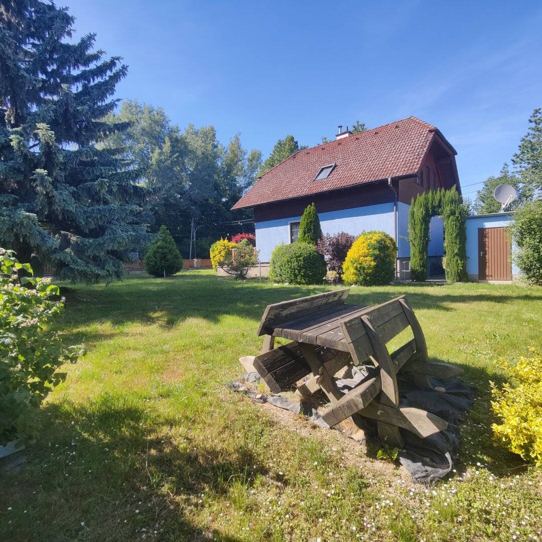 Liebevoll gepflegtes Einfamilienhaus mit Garten und Garage