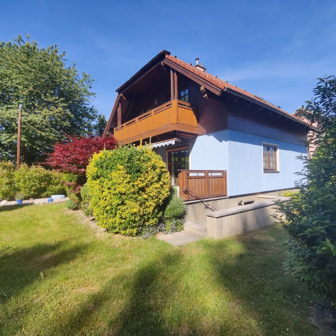 Liebevoll gepflegtes Einfamilienhaus mit Garten und Garage