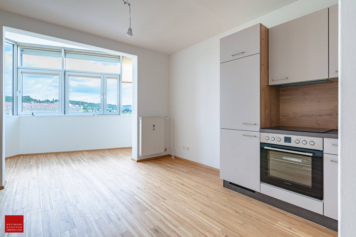 FIRST OCCUPANCY AFTER RENOVATION: 2-Room Apartment in Perfect City Location