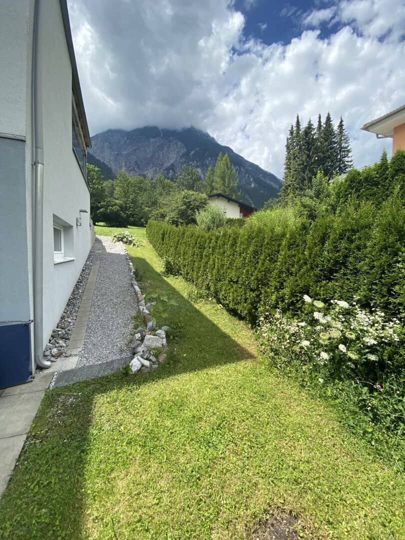 Cozy 2-room garden apartment with car parking space