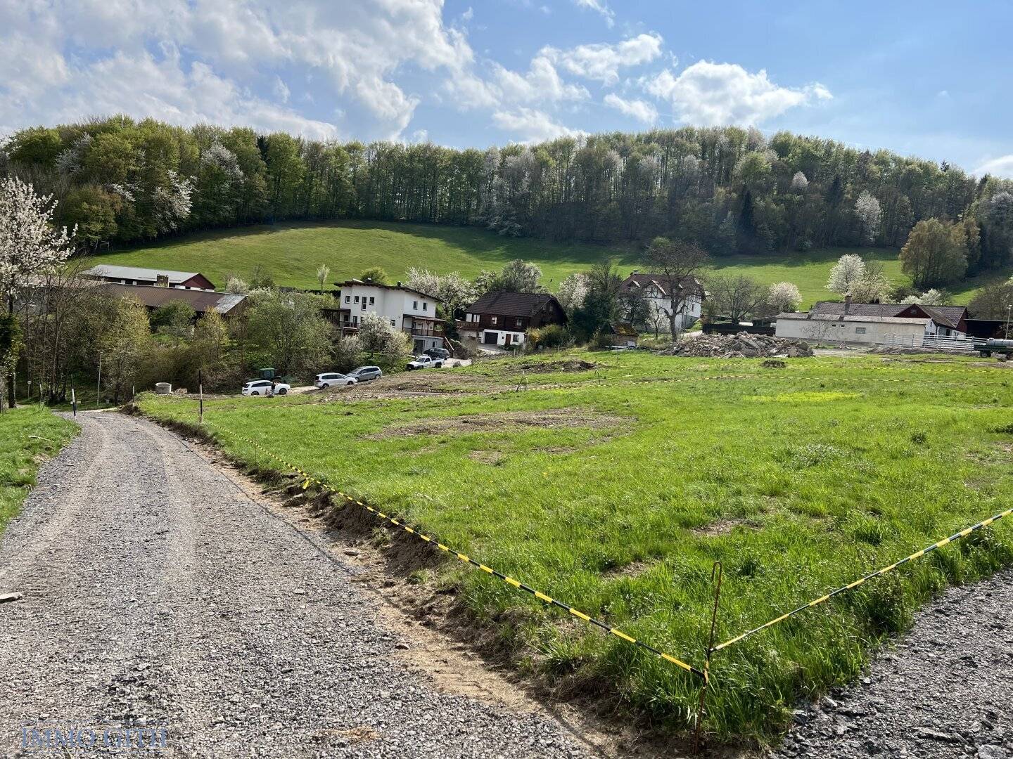 Aufgeschlossenes Baugrundstück in Klausen-Leopoldsdorf zu kaufen!